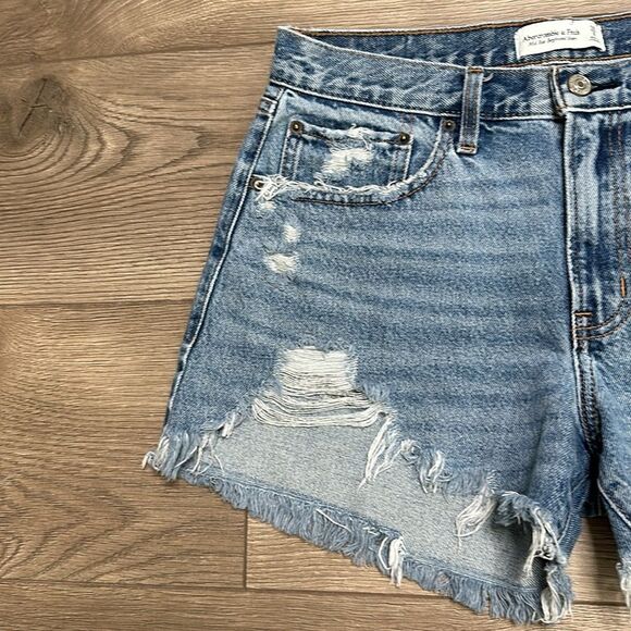 Abercrombie & Fitch Mid Rise Boyfriend Distressed Blue Jean Shorts Size 28‎ - Picture 2 of 11